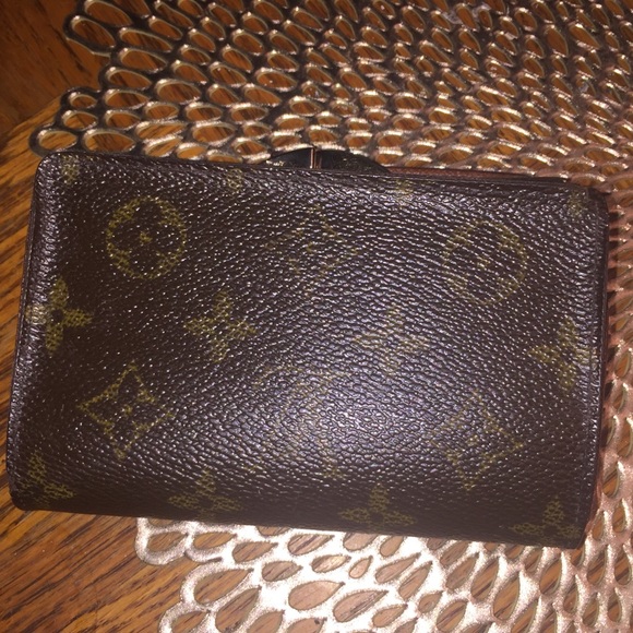 Authentic Louis Vuitton Kisslock Wallet - Picture 3 of 8